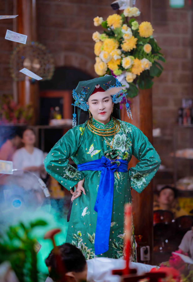 thanh đồng nên trong tôn trọng và báo đáp tổ tiên gia tiên